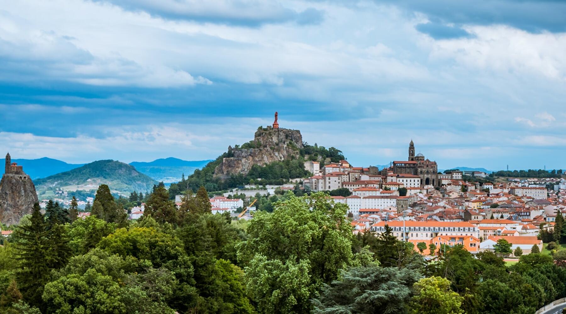 Chemin Du Puy En Velay Saint Jacques De Compostelle La Pelerine
