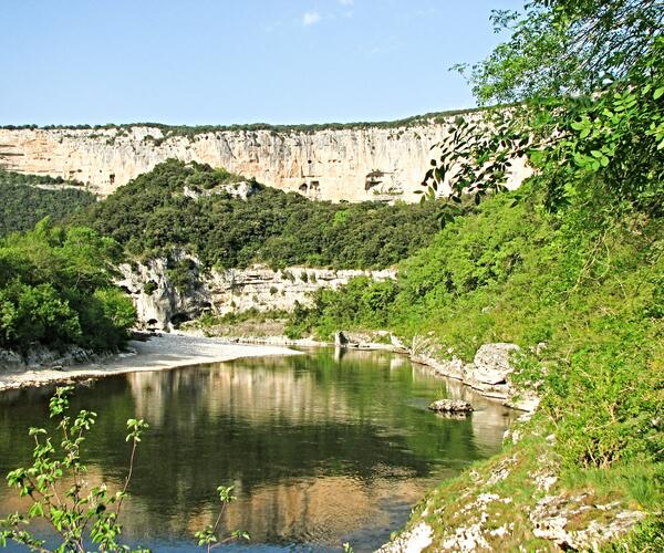 Ardèche en famille de Mont en Mont avec un âne