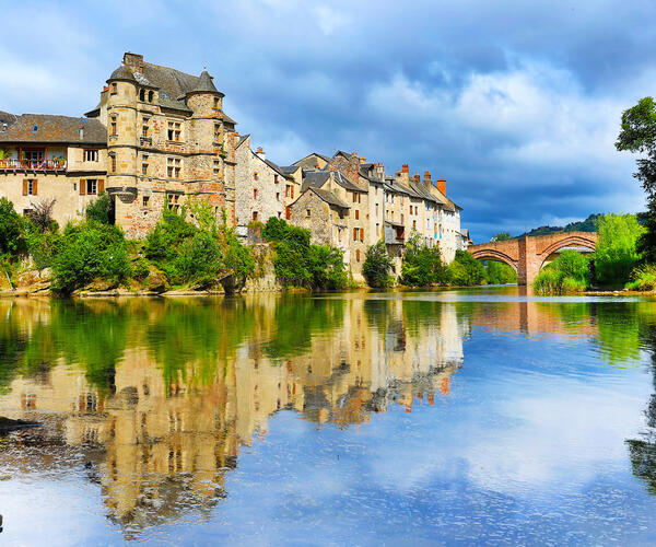 Du Puy-en-Velay à Saint-Jean-Pied-de-Port à pied et en minibus