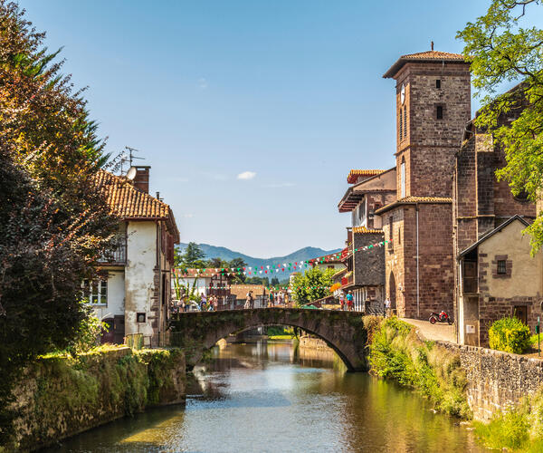 Du Puy-en-Velay à Saint-Jean-Pied-de-Port à pied et en minibus