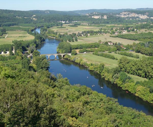 Périgord : Au fil de la Dordogne sur les pas d&#039;Harrison Barker