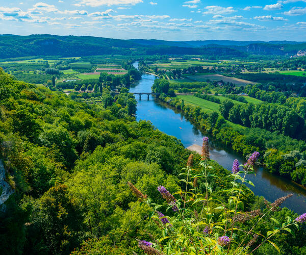 Périgord : Au fil de la Dordogne sur les pas d'Harrison Barker