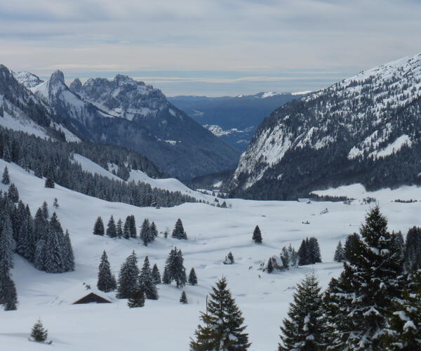 Alpes : La traversée des Aravis en raquettes