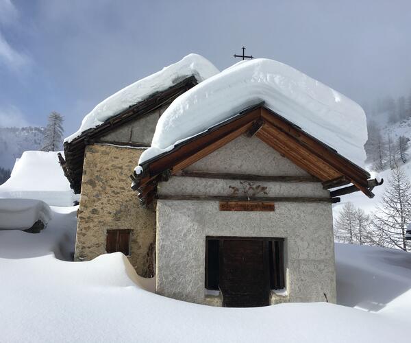 Alpes : La vallée de Névache en raquettes