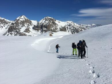 Alpes : La vallée de Névache en raquettes