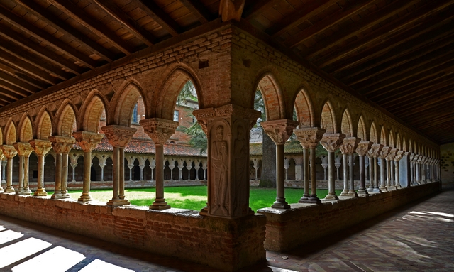 Le Cloître et l'abbatiale Saint Pierre à Moissac