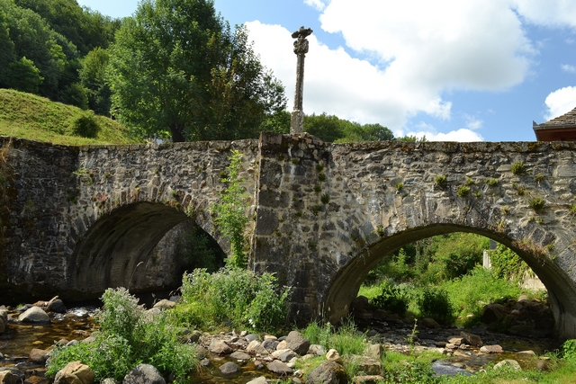 Le pont dit “ des pèlerins ” sur la Boralde à St-Chély-d’Aubrac